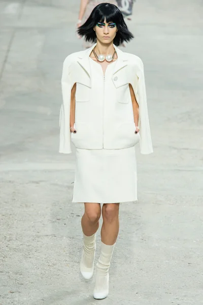 Look 28
